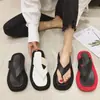 Nuevas chanclas de verano para mujer, sandalias de dedo con plataforma para mujer, zapatos de playa de suela plana para uso en exteriores