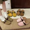 Mocasines de mujer con suela blanda sin cordones para usar al aire libre, zapatos de moda, nuevo estilo primavera y otoño 2026, zapatillas a medio paso estilo Birkenstock