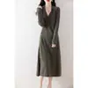 Outono e Inverno 2026 Novo Estilo Gola Diagonal Vestido Tricotado Lã Pura Cardigan Feminino Estilo Coreano Saia Longa de Lã Acima do Joelho