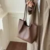 Moda Verano 2026 Bolso de Mano de Color Sólido de un Solo Hombro Diseño de Nicho Simple y Elegante para Mujer Bolso Casual para Debajo del Brazo