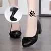 Zapatos planos de cuero cómodos de suela blanda para mujer, nuevo estilo otoño 2026, zapatos de cuero de tacón medio para mujeres de mediana edad