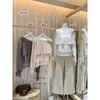 COMO OFICIAL Blusa de Encaje con Retazos de Estilo Francés Suave para Otoño Temprano, Hombros Descubiertos con Cinta, Manga Larga para Mujer 28838