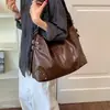 Nova Bolsa de Mão Única 2026 Versátil Bolsa de Ombro Moda Sensação no Ombro Bolsa Nicho para o Dia a Dia Feminina Sob o Braço Rebite Retrô