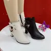Nuevas botas cortas de otoño e invierno, con forro de felpa, tacones altos, detalle de lazo, punta fina, diseño moderno y versátil, cremallera lateral y uso cómodo. Estas cálidas botas de cuero son perfectas para mujeres