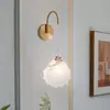 Lámpara de pared de cristal color crema estilo francés con forma de pluma para dormitorio, sala de estar, pared de fondo, pasillo moderno, accesorio de iluminación de lujo ligero