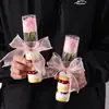 Celebridad de Internet 520 Decoración de Pastel para el Día de San Valentín Pareja Sosteniendo Rosas Vaso Recto Vaso de Mousse de Fresa Bolso