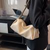Bolso de diseño nicho popular de este año 2023 nuevo bolso de mujer casual para todo combinar bolso bandolera estilo occidental para hombro/axila