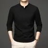 Nueva colección de otoño 2025: Camiseta de color liso, cuello alto, manga larga, corte holgado, resistente a las arrugas para hombre, adecuada como top casual o camiseta interior