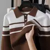 Fábrica de suéteres de punto a rayas con cuello Henry de marca de moda de venta caliente transfronteriza, prendas de punto para hombre directamente del fabricante