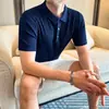 Verão 2026 Novo Polo Masculino de Tricô com Manga Curta e Punho Camiseta Listrada Casual Slim Fit Top que Afunila na Cintura
