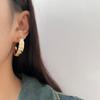 Pendientes elegantes de alta calidad con un toque exquisito de nicho de estilo retro simple de Hong Kong, pendientes de nicho ligeros de lujo de estilo francés para mujer