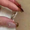 Anillo de Dedo Popular de Encaje Brillante de Xiaohongshu, Exquisito y Versátil, con un Estilo Fresco, Adecuado para el Dedo Índice, Disponible para Dropshipping, Galvanoplastia Ecológica