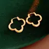Pendientes de Flor de Trébol Hueca para Mujer, Pendientes de Nicho Estilo Fresco, Lujo Ligero, Gama Alta, Pendientes Simples al por Mayor