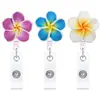 Identificación de Insignia Fácil de Tirar Hecho a Mano Hebilla Retráctil Flor Hawaiana Pequeña Fresca Arcilla Suave Hebilla de Frangipani