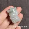 Colgante de Jade Tianshan de Xinjiang: Lindo Dibujo de Signo Zodiacal con Incrustación de Jade Verde, Colgante de Animal Zodiacal de Jade