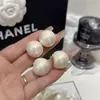 Brincos Vermelhos Cereja Festivos de Ano Novo, Modernos e Versáteis, Brincos Redondos Geométricos Que Realçam a Pele, Luxo Leve e Sensação de Alto Padrão