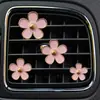 Pequeño crisantemo perfume para coche joyería aleación pequeña margarita flor de cinco pétalos flor clip decoración salida de aire del coche perfume