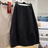 Saia midi de cintura alta para mulheres, com design único, beleza requintada e atração deslumbrante.
