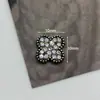 Nuevos Accesorios de Trébol de Cuatro Hojas Completamente Diamantados Pendientes Retro Super Brillantes Pasador de Pelo Ropa Accesorios DIY Accesorios Vestidos de Oro Viejo