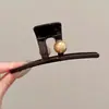 Elegante pinza de garra floral para peinado semi-recogido, nuevo modelo 2026 para mujer, pinza de tiburón de tamaño mediano para la parte trasera de la cabeza, accesorio para el cabello