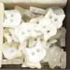 Botões de resina fofos de cabeça de gato com dois olhos, botões de desenho animado de gato em quatro cores para camisas, vestidos e decorações de tricô DIY