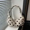 Bolso de moda coreana de nicho casual de lunares tipo empanada para mujer, nuevo modelo 2026, bolso simple de color liso para hombro y axila para ir al trabajo