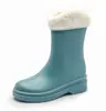Zapatos de lluvia de moda transfronterizos para mujer, suela gruesa, calzado para exteriores, todo lo combina, zapatos impermeables, antideslizantes, zapatos de goma para cocina, zapatos impermeables para lavado de autos para mujer