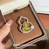 Broche de Abóbora Vazada de Luxo Leve e Requintado, Novo Design de Moda Chinoiserie, Broche de Abóbora Vazada Simples e Elegante