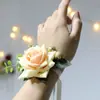 Venta al por mayor Ramo de muñeca para boda de novia china dama de honor flor de muñeca para boda novio padrino ramillete rosa de simulación 6 colores