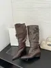 [] Botas de Cano Alto com Salto Grosso Retrô 2026 Outono e Inverno Novo Estilo Bico Fino Botas Western Cowboy Botas Largas
