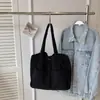 Bolso de hombro simple de gran capacidad para niñas, nuevo bolso tote plisado de moda casual, bolso de mano de nicho moderno para el día a día