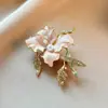 Broche de Borla Flor de Perla Estilo Chino para Mujer, Exquisito Broche de Esmalte con Pedrería, Pin Retro para Traje Qipao, Moderno