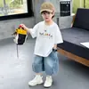 Conjunto de Verano para Niños Ropa de Verano Infantil Manga Corta Estiloso Versión Coreana Manga Media Ropa Infantil Modelo Nuevo 2026 Pantalones Cortos de Mezclilla para Niños