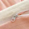Juego Cálido de Cuatro Piezas de Felpa de Leche Espesada, Funda de Edredón de Felpa Tallada de Nuevo Estilo, Juego de Tres Piezas para Estudiantes, Sábana de Felpa de Franela, Venta al por Mayor