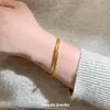Tienda de Oro Mismo Estilo Collar Serpiente Hueso Plano Ancho Brillante Chapado en Oro, Uso en Capas con un Toque de Lujo, Cadena para Clavícula Imitación Oro de Lujo Ligero de Nicho