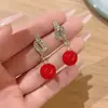 Pendientes de perlas de circonita de amor para mujer, pendientes únicos de nicho, pendientes de temperamento de lujo ligero, 2024, nuevas explosiones, sentido de alta gama