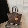 Bolsa retrô cor Maillard 2026 Outono/Inverno nova bolsa tote de grande capacidade versátil textura de alta qualidade bolsa de mão bolsa para o dia a dia