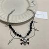 Design de nicho exclusivo Sense Black Beaded Sword Stitching Skull Pendant Necklace Fashion Necklace Corrente de clavícula feminina