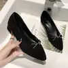 Sapatos de Trabalho Elegantes Estilo Francês para Mulheres, Novo Modelo Verão e Outono 2025, Bico Fino Preto com Fivela de Metal, Confortáveis e Não Cansam os Pés, Sapatos de Salto Baixo