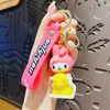 Llavero de coche de pato amarillo Sanrio de dibujos animados Perro Pacha colgante para mochila escolar de estudiante regalo pequeño creativo para pareja al por mayor