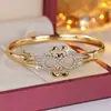 Pulsera romántica de triple corazón estilo francés con cierre de nudo infinito de zirconia, símbolo de infinito, moderna, de lujo ligero, pulsera versátil