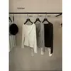 KITTIN 2026 Outono Estilo Coreano Simples Versátil Slim Fit Cintura Marcada Pregueado Cruzado Decote V Manga Longa Camiseta K3026