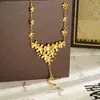Collar Florido Chapado en Oro con un Tacto Lujoso y Elegante, Joyería de Moda Tendencia, Accesorios de Yiwu al por Mayor