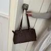 Bolsa de ombro casual e estilosa para mulheres, novo modelo de verão 2026, adequada para o trabalho e o trajeto diário, moda de nicho, bolsa de ombro de alto valor estético