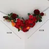 Nuevas decoraciones de techo para interiores para habitaciones de bodas, con flores simuladas dispuestas en un diseño de cuatro esquinas, creando una escena floral festiva y hermosa para la sala de estar