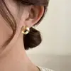 Elegantes Pendientes de Clip de Camelia para Bobina de Mosquito para Mujer Sin Perforaciones, Pendientes de Flor de Perla Estilo Francés de Lujo Ligero de Alta Gama