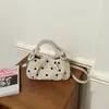 Bolso plisado de lunares dulce para mujer, nuevo estilo 2026, adecuado para el trabajo y los desplazamientos, un bolso de hombro o bandolera retro único y versátil