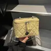 Bolso Pequeño Bordado Acolchado de Verano para Mujer 2025 Nueva Moda Bolso Cuadrado Pequeño Incrustado con Diamantes, Bolso Cruzado Elegante y Versátil con Cadena