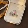 Broche de Abeja para Mujer, Insignia Elegante de Lujo Coreano de Gama Alta, Pin Decorativo, Accesorio Creativo Versátil para Ropa