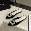 Moda Coreana Primavera/Verano 2026 Elegantes y Cómodas Nuevas Mocasines de Gamuza sin Talón con Puntera Puntiaguda y Tacón Grueso con Pedrería